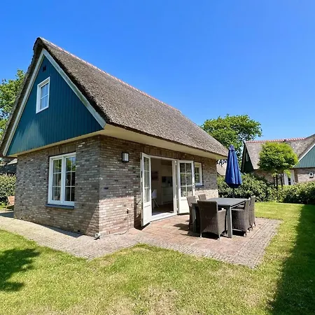 Charming 5-person Holiday home Sint Maartensvlotbrug